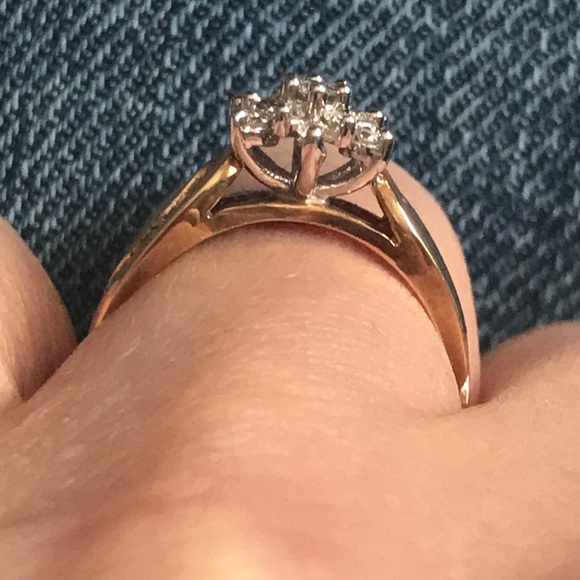 10K cluster engagement ring - Picture 2 of 11